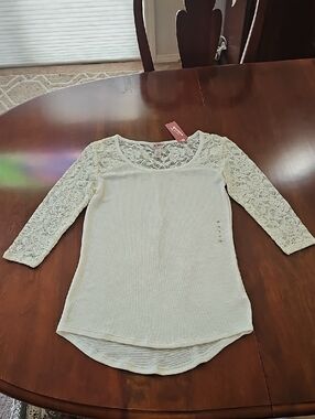 Arizona Jean Company Cream Lace-Sleeve Scoop Neck Long Sleeve Top